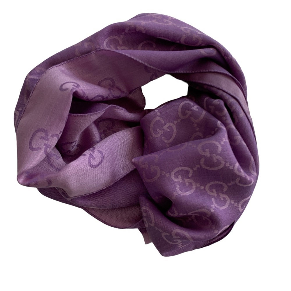 ❤️❤️❤️❤️ Gucci purple reversible scarf with all over logo NEW AUTHENTIC❤… - Picture 4 of 9